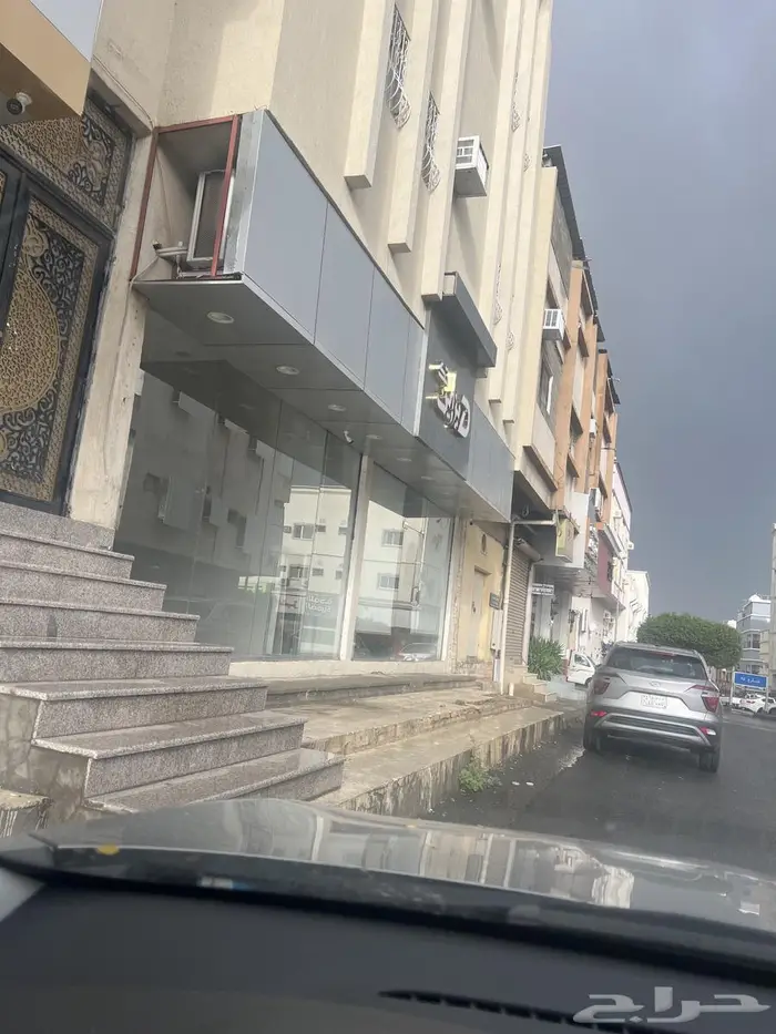 محل نشاط كميرات أو ادوات السلامة او حلاق او خدمات طلابيه 0