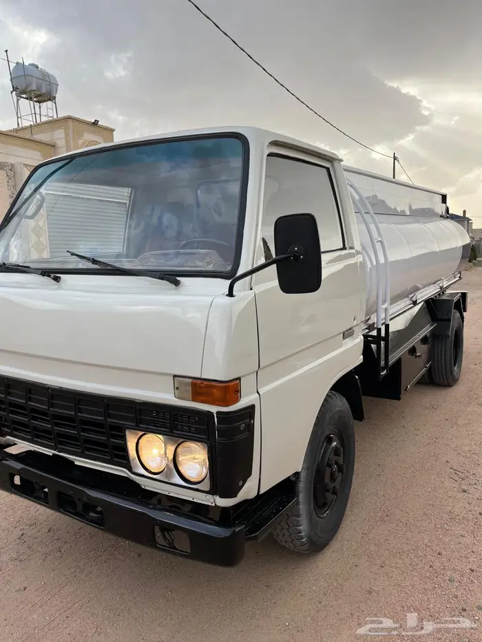 وايت دينا تايوتا 1983 2