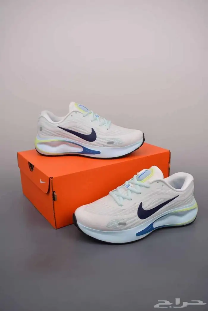 متجر StepUp ل بيع الأحذية   Nike Adidas puma 18