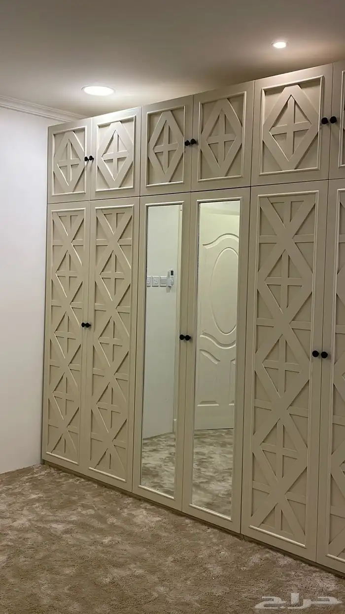 تفصيل دواليب وخزائن وفواصل خشب ديكور حسب الطلب 1