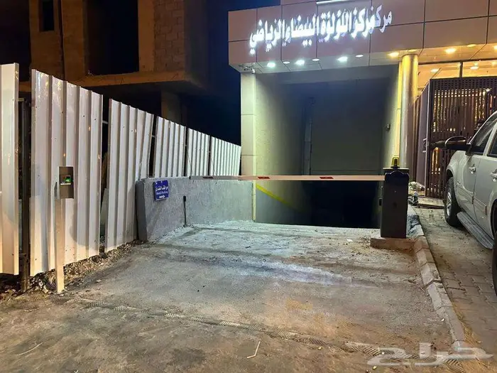 بوابة مواقف سيارات بوابات موقف السيارات 1
