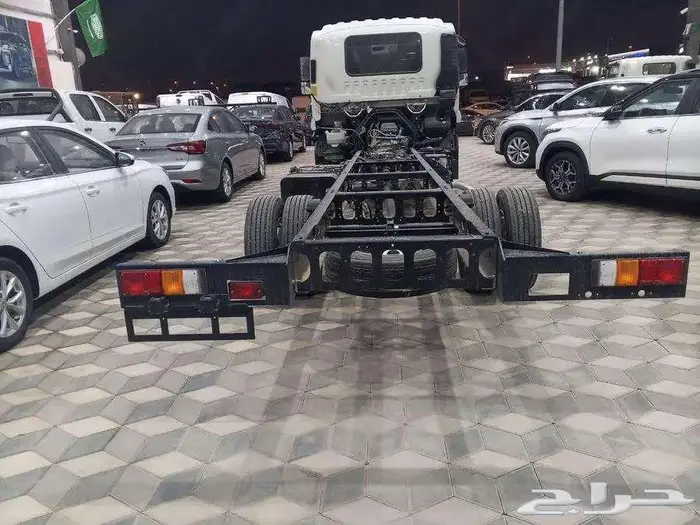 ايسوزو شاحنة 7.5 طن 2025 4