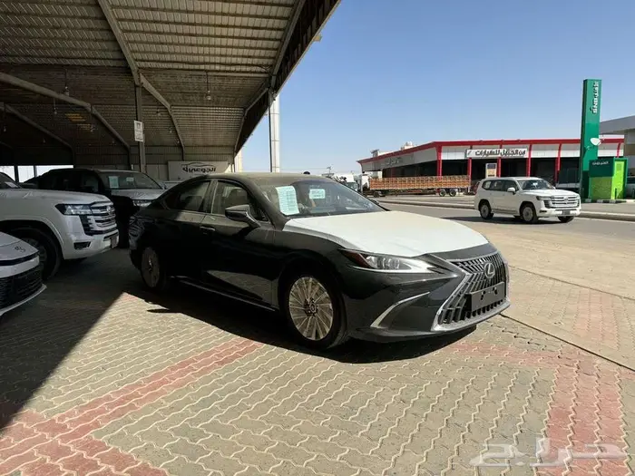 لكزسES350CCالون الاسود 2025 6