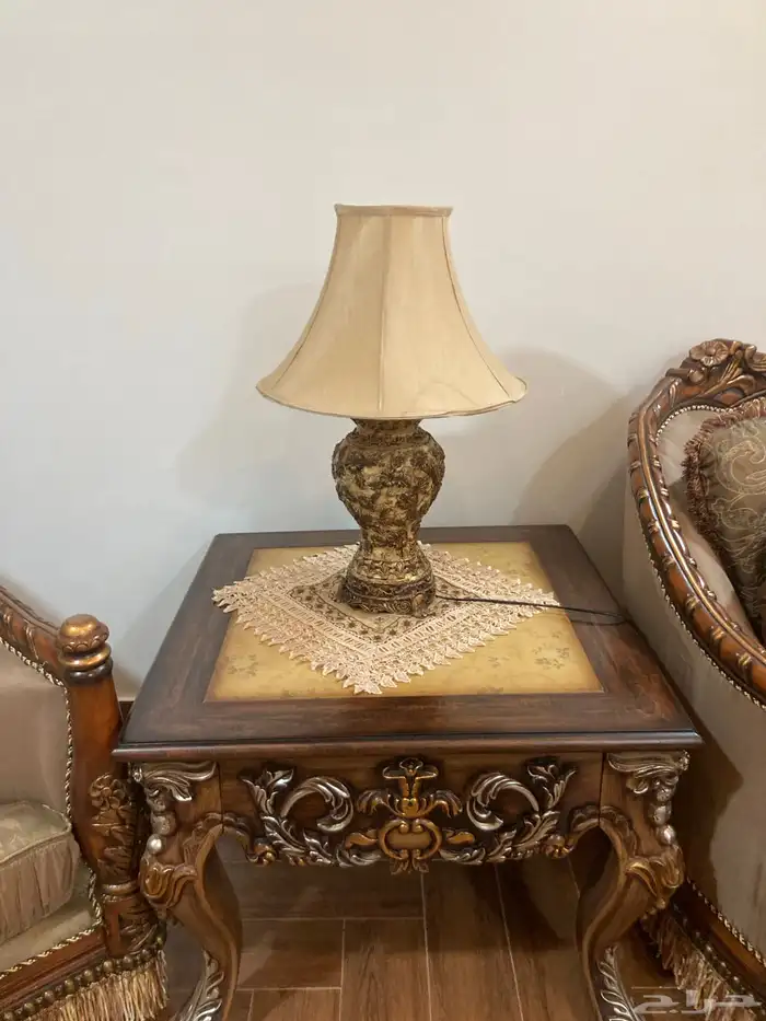 كنب و طاولات للبيع و شقق للايجار 0