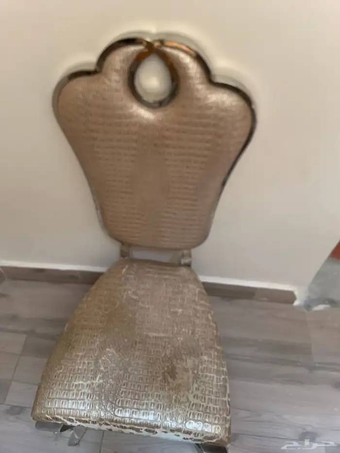 للبيع طاولة طعام بمبلغ. 1500 1