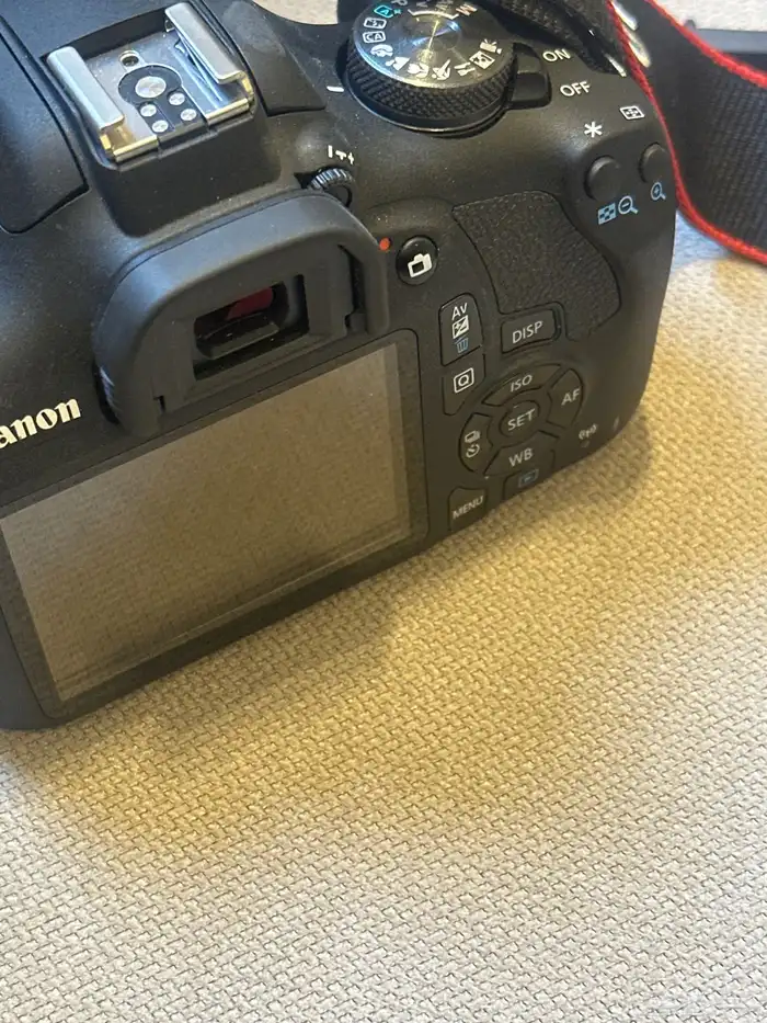 كاميرا canon اصدار 2000 2
