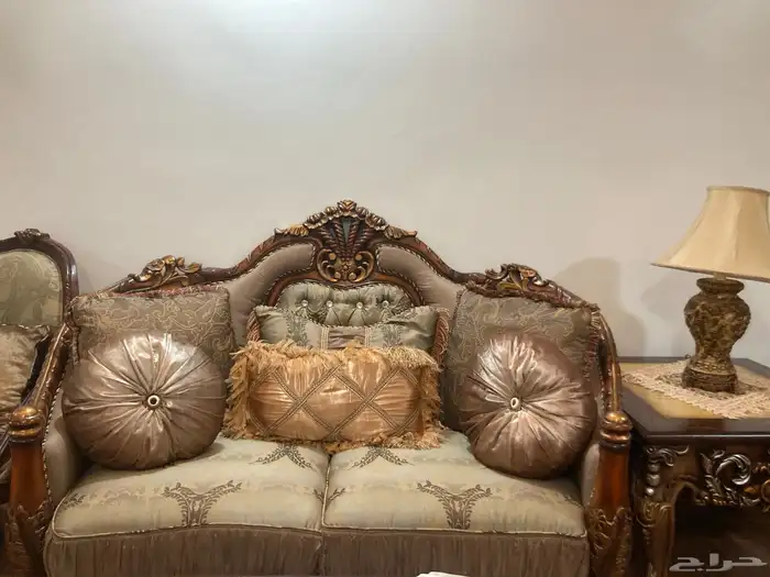 كنب و طاولات للبيع و شقق للايجار 4