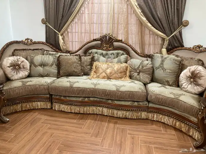 كنب و طاولات للبيع و شقق للايجار 2