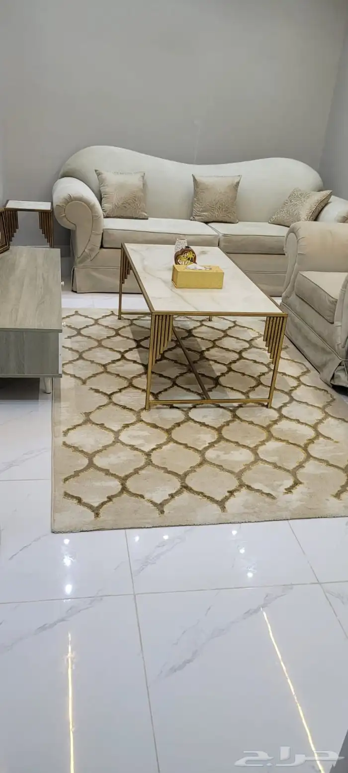 كنب كامل مع الستاره وطاوله والسجاد 1