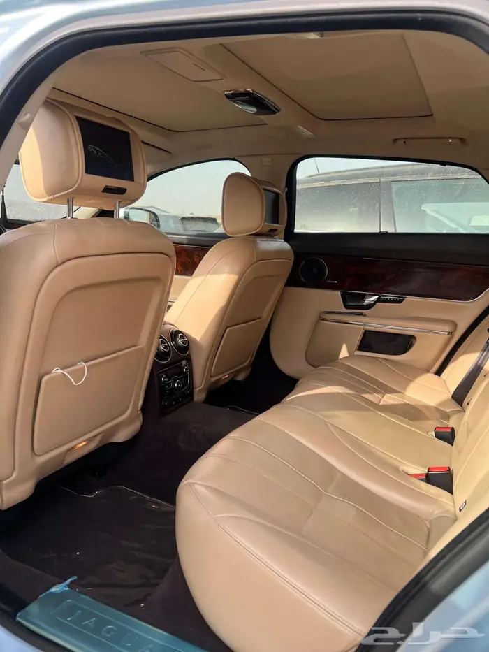 جاكوار XJ موديل 2013 نظيفه جدا  تحتاج ماكينه 12