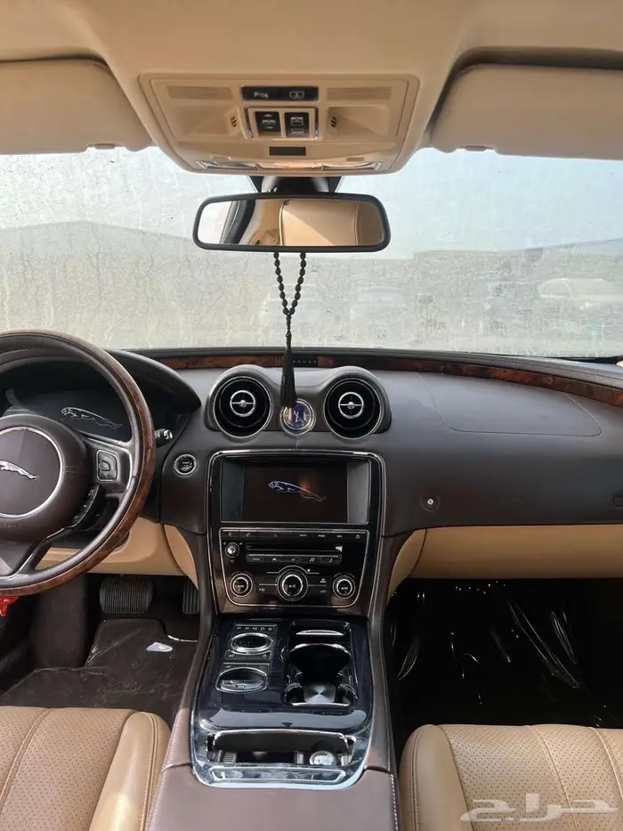 جاكوار XJ موديل 2013 نظيفه جدا  تحتاج ماكينه 7