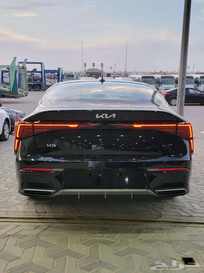 كيا K5 GLS موديل 2025 نص فل لون أسود 2