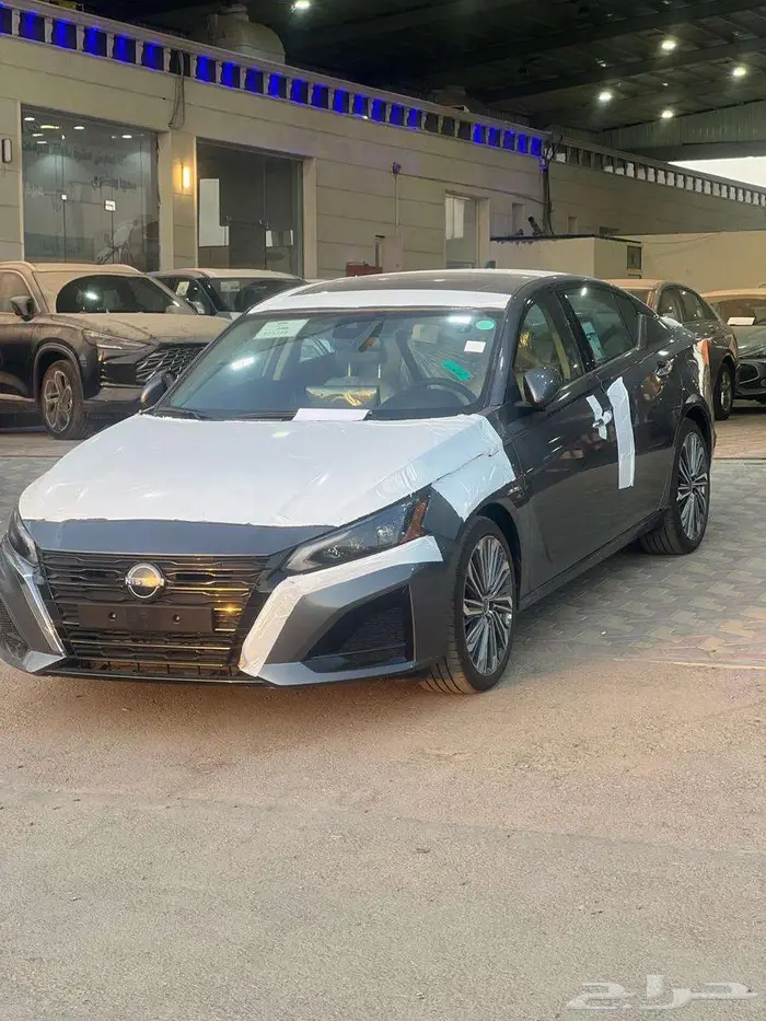 تتوفر فئات نيسان التيما اصفار لمبيعات النقد والبنوك بأقل ربح 20