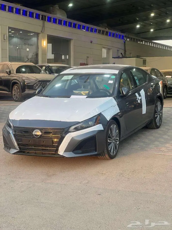 تتوفر فئات نيسان التيما اصفار لمبيعات النقد والبنوك بأقل ربح 10