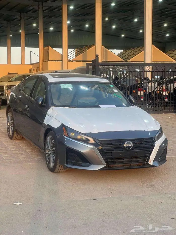 تتوفر فئات نيسان التيما اصفار لمبيعات النقد والبنوك بأقل ربح 15
