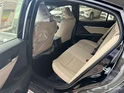كامري E PLUS 2.5 هايبرد 2025 .. عروض الأقساط 6