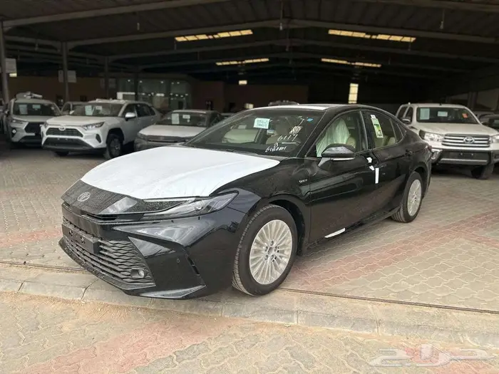 كامري E PLUS 2.5 هايبرد 2025 .. عروض الأقساط 0