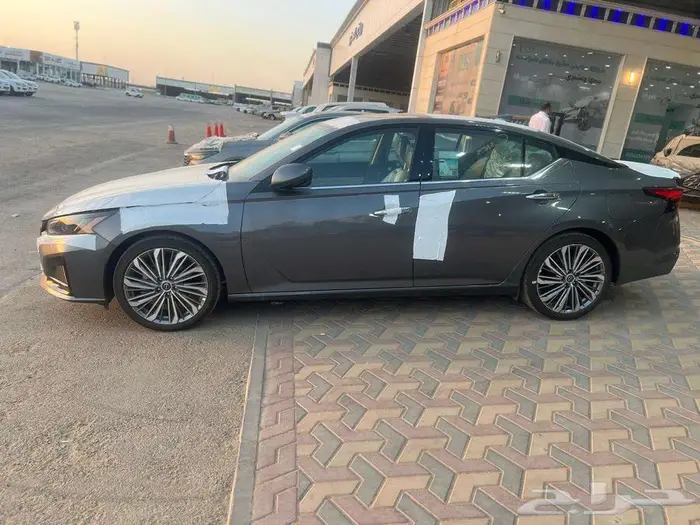 تتوفر فئات نيسان التيما اصفار لمبيعات النقد والبنوك بأقل ربح 14