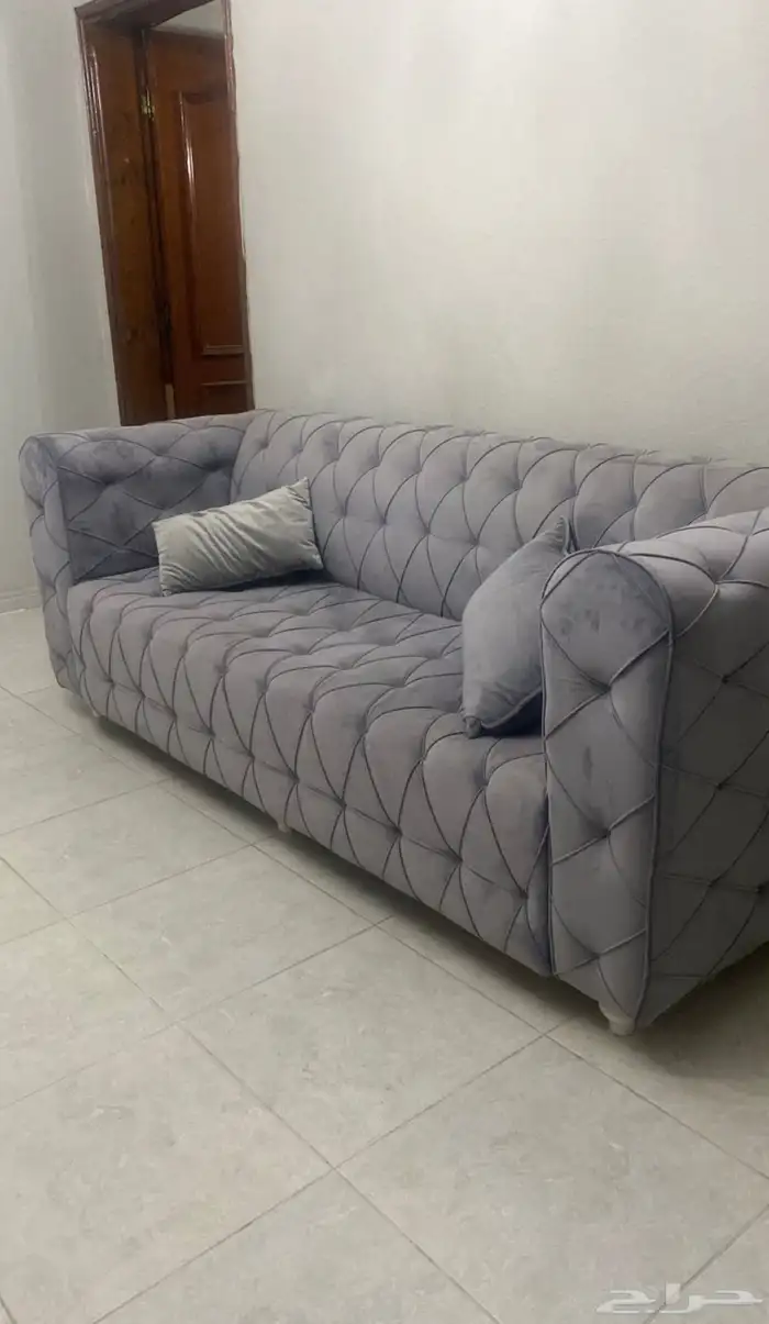 طقم كنب نظيف وشبيه الجديد 0