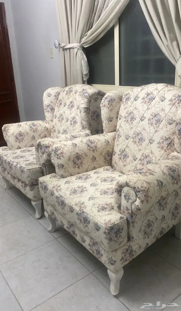 طقم كنب نظيف وشبيه الجديد 1