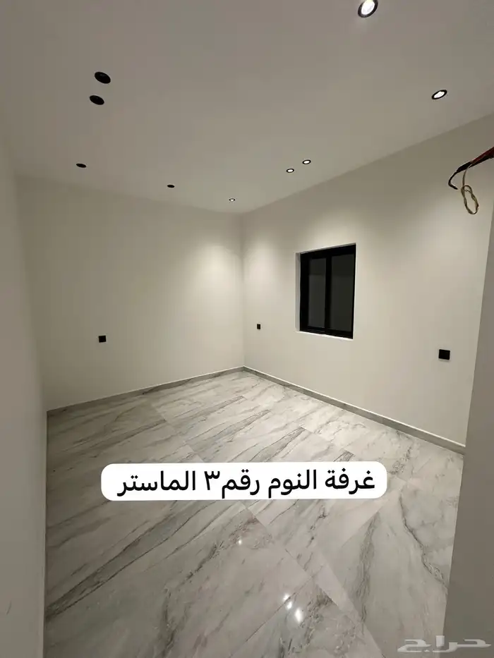 للبيع شقة دبلكسيه في حي القدس 11