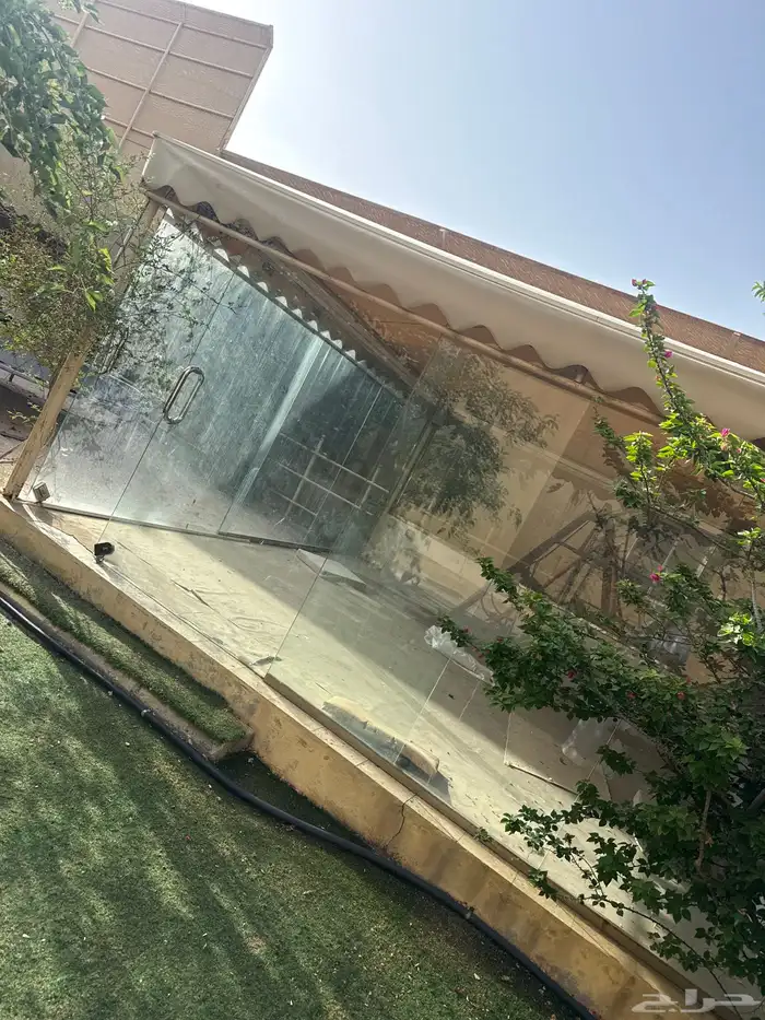 غرفة زجاج سريت 18 ملي 5 5. ارتفاع 2متر للبيع 0