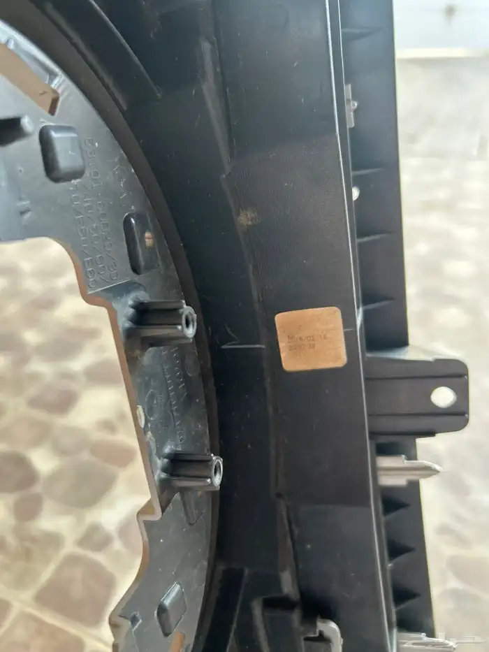 شبك لاند كروزر يركب من 2016 الى 2021 اصلي وكاله 2