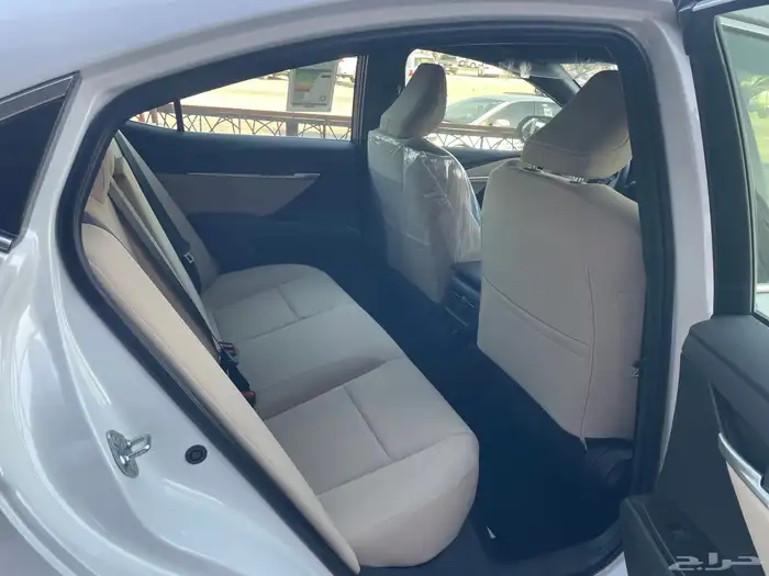 تويوتا كامري موديل 2025 LE بنزين 8