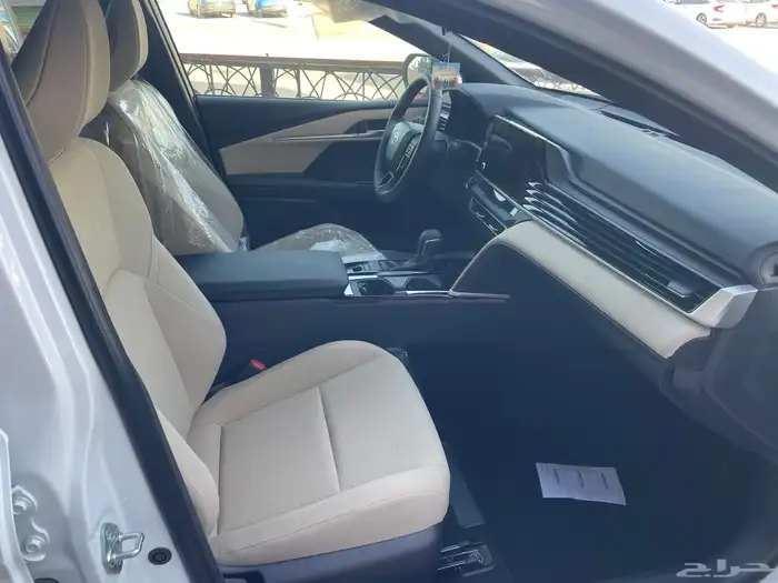 تويوتا كامري موديل 2025 LE بنزين 7