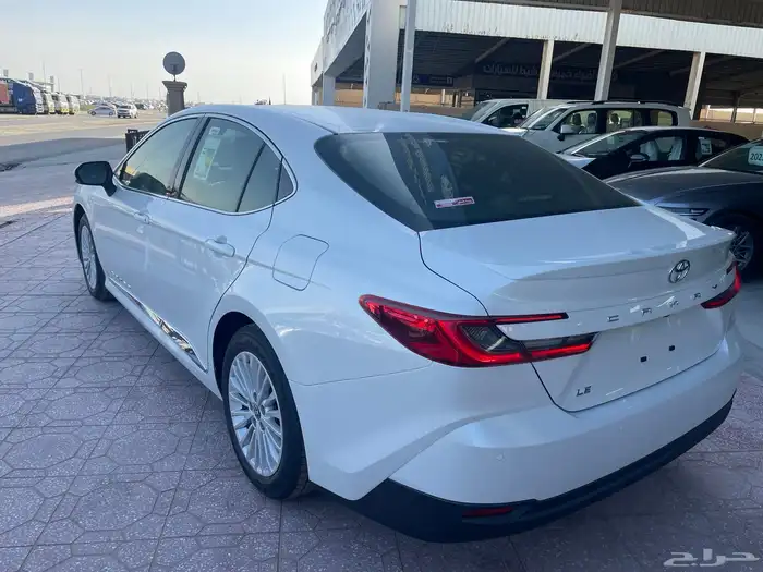 تويوتا كامري موديل 2025 LE بنزين 3