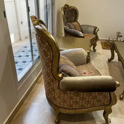 قطعتين كنب فردي مع طاولتين 3