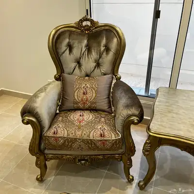 قطعتين كنب فردي مع طاولتين 1