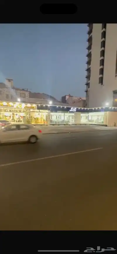 موقع محلات معارض ( للبيع أو للاستثمار طويل المدى ) شارع الحج 2