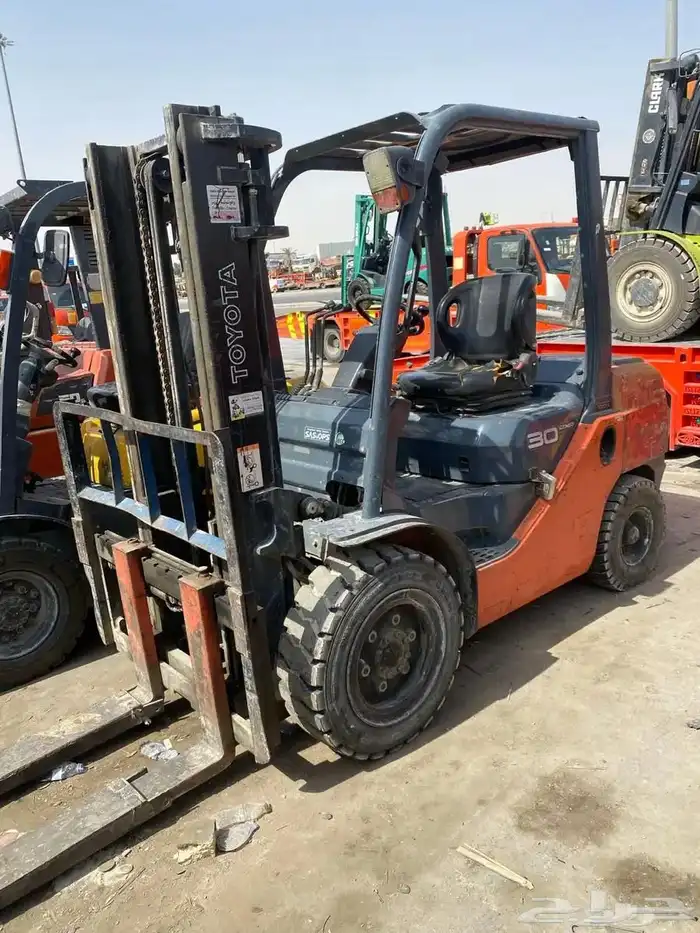 فوركللفت للايجار رافعة شوكية للايجار رافعات شوكية للايجار 2