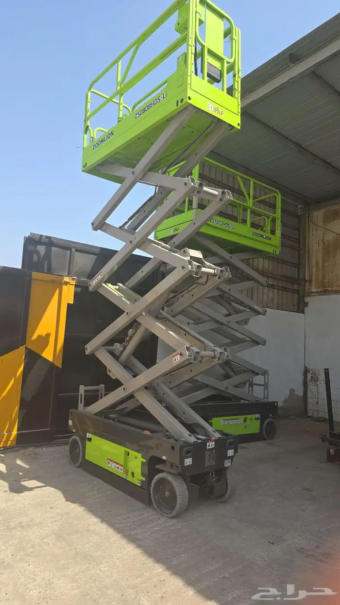 Scissor lift for rent 1