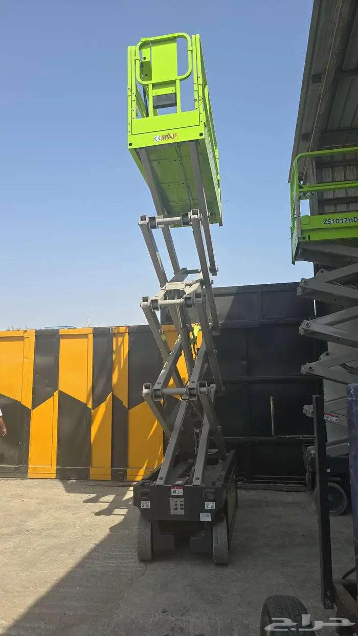 Scissor lift for rent 2