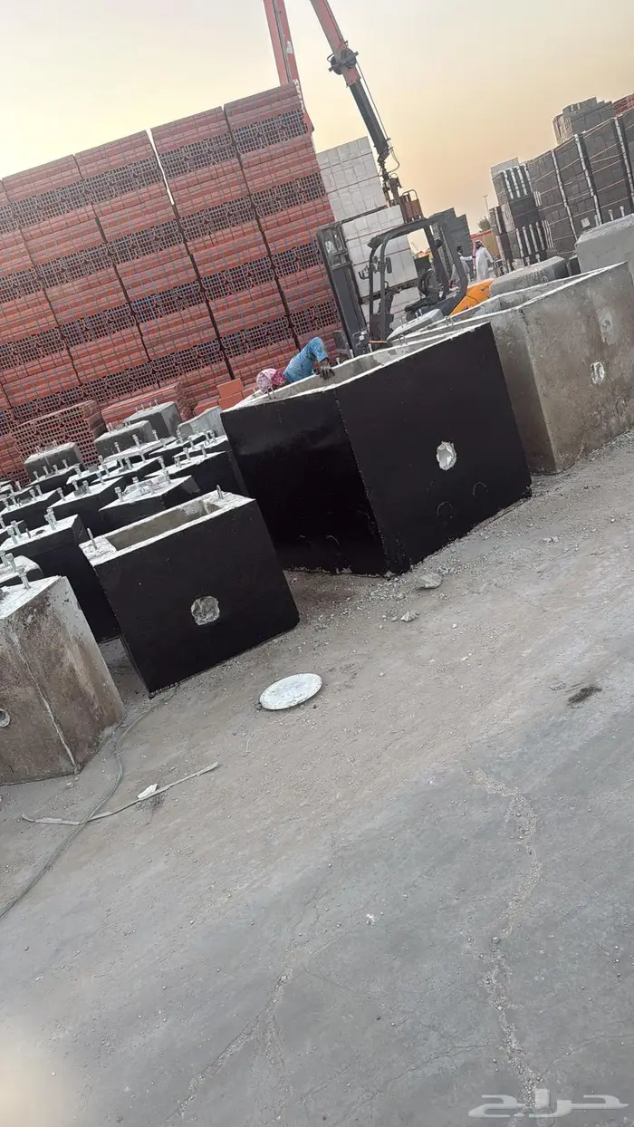 مناهيل خرسانية حواجز خرسانية قواعد انارة مصدات 3