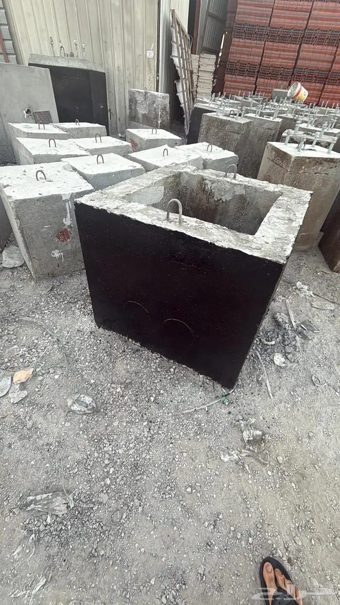 مناهيل خرسانية حواجز خرسانية قواعد انارة مصدات 1