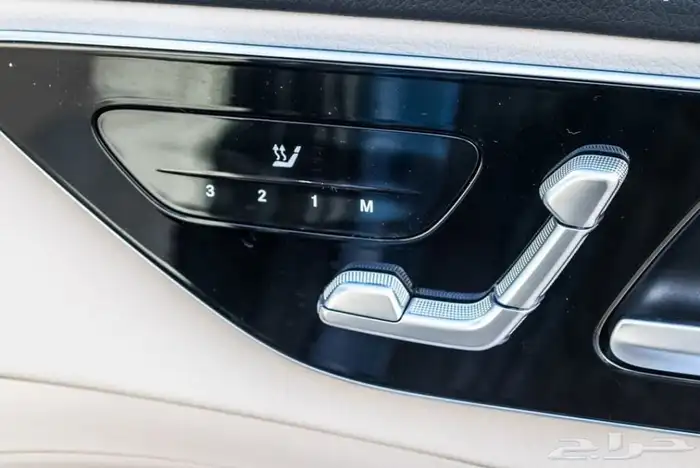 مرسيدس سي كلاس Mercedes C-Class C300 Sedan موديل 2024 29