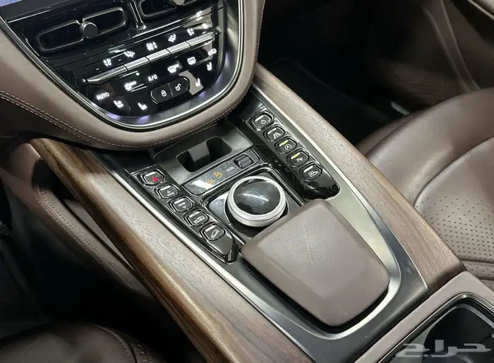 2021 Aston Martin DBX ممشى قليل 8