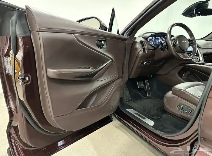 2021 Aston Martin DBX ممشى قليل 12