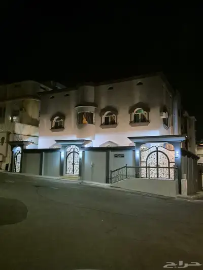 للبيع فلة مقسمة إلى وحدة ارضية و دوبلكس و ملحق في الطايف 1