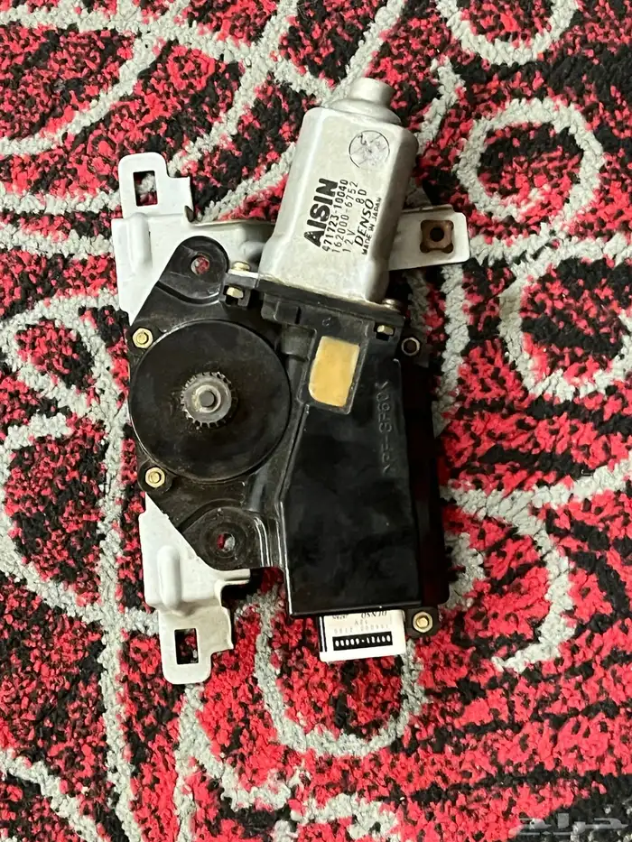 جميع قطع غيار جيب لكزس وكاله LX470 موديل 2004 47
