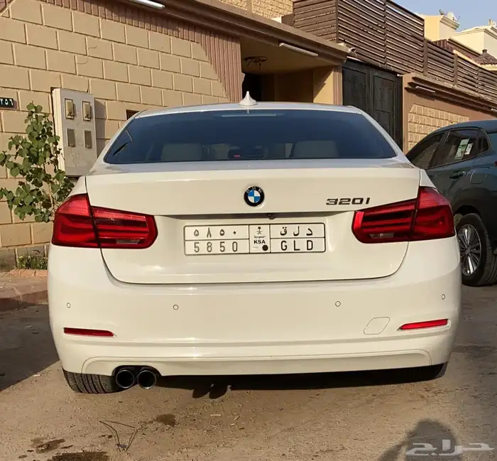 BMW 320i ممشى قليل جدا 86 الف 1