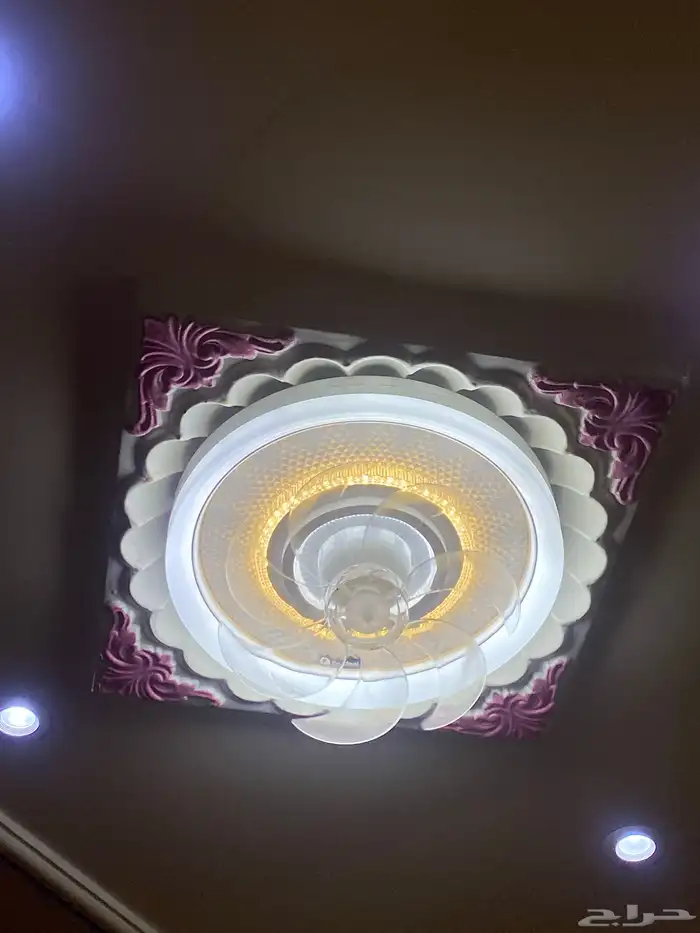 مروحه تلف دائري وتثبيت للغرفه للصاله لون ذهبي وابيض وريموته 3