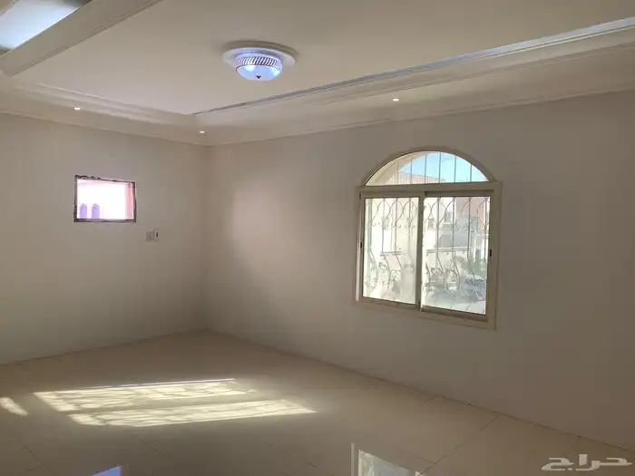 شقه للاجار حي المنار دور اول 5 غرف 2