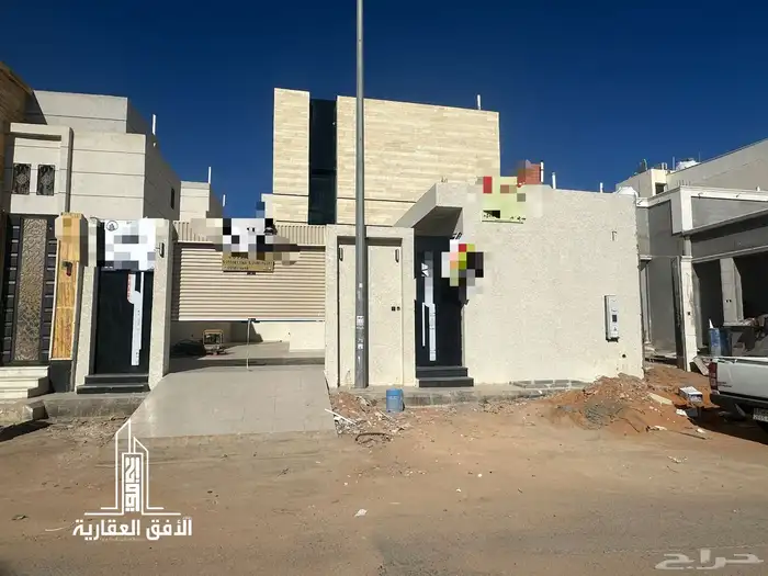 للبيع دبلكس مودرن بحي الوادي المربع الثاني غرب الشريان 9