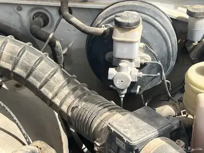مازدا للبيع السيارة نضيفة بس مسقطه 8