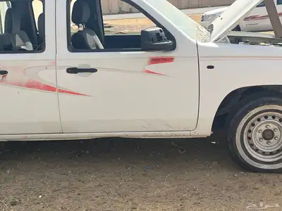 مازدا للبيع السيارة نضيفة بس مسقطه 5