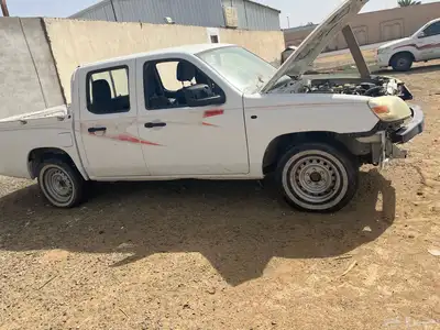مازدا للبيع السيارة نضيفة بس مسقطه 1